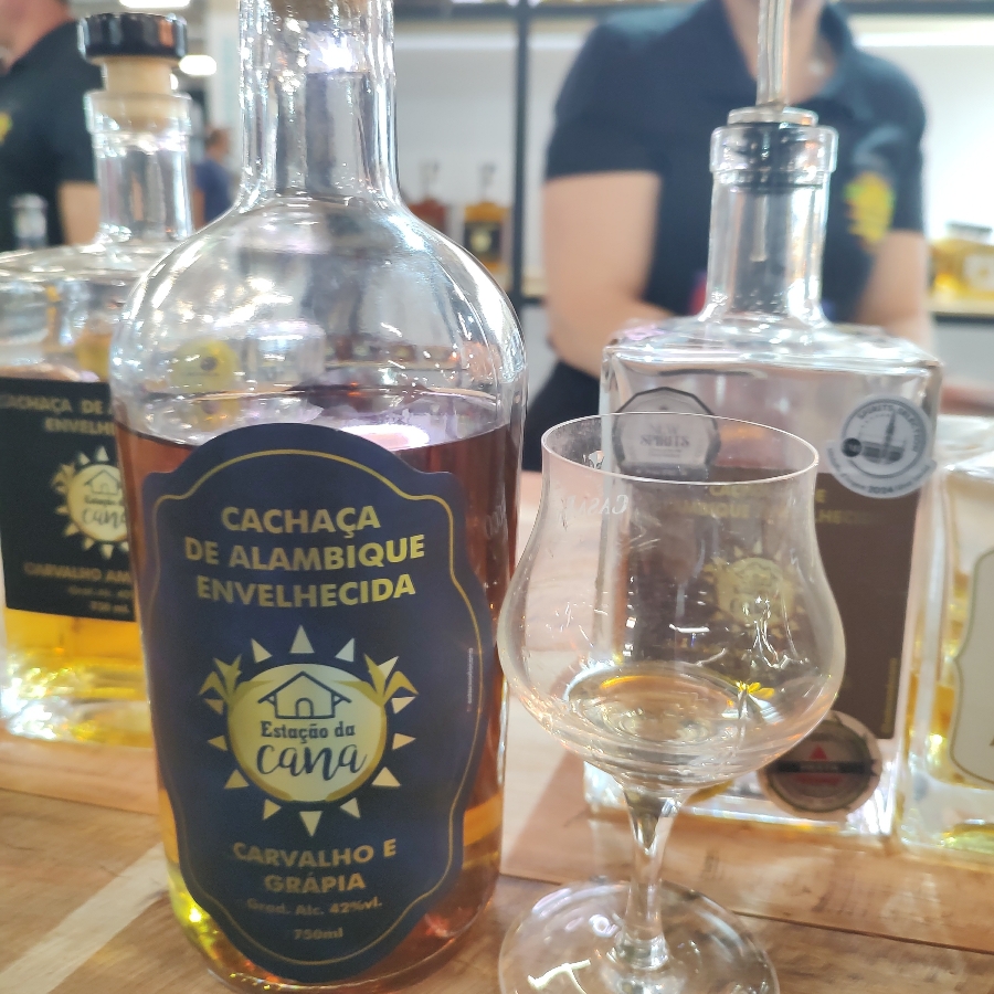 CACHAÇA ESTAÇÃO DA CANA BLEND CARVALHO E GRÁPIA