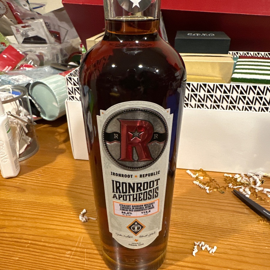 Ironroot Republic Apotheosis Straight Bourbon Whiskey Finished im Orange Wine & Pineau Des Charentes Casks