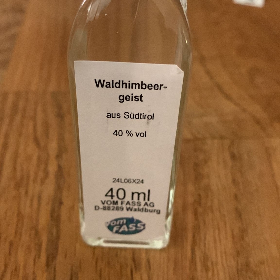 Vom Fass Waldhimbeergeist aus Südtirol