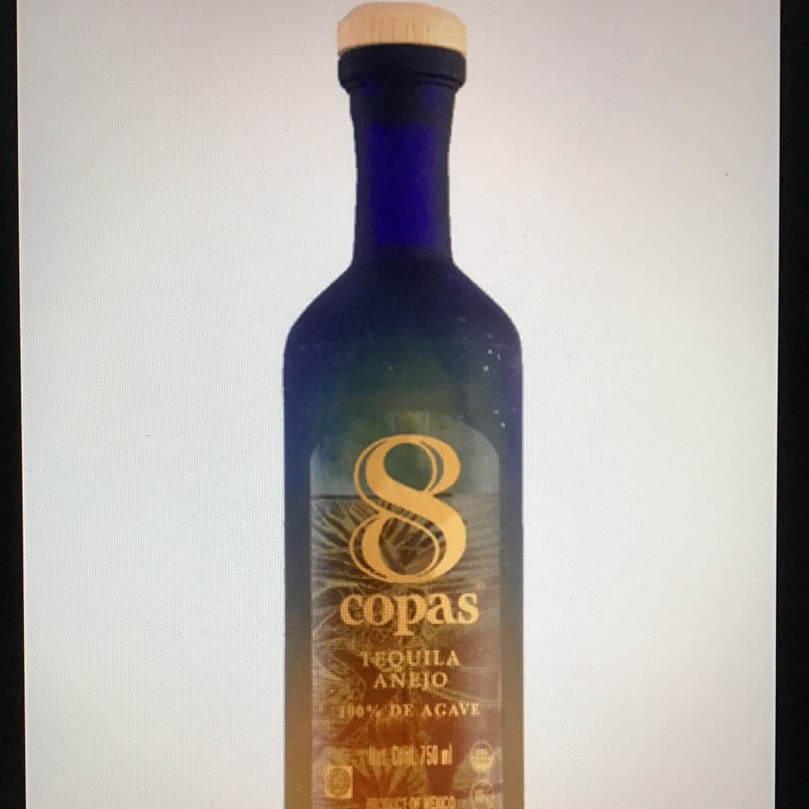 8 Copas Añejo