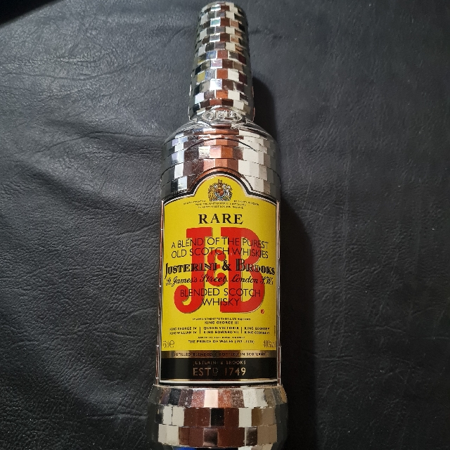 J&B MIRROR EDICIÓN LIMITADA BOTELLA ESPEJADA