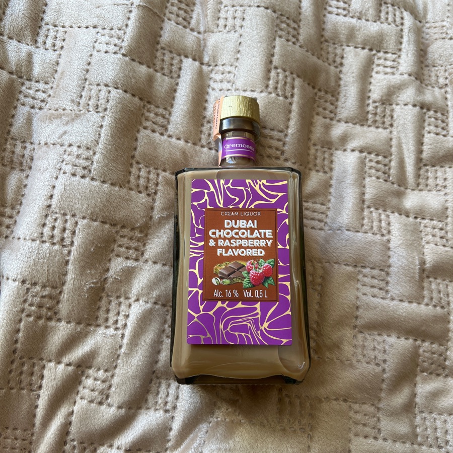 Dubai chocolate & raspberry flavored