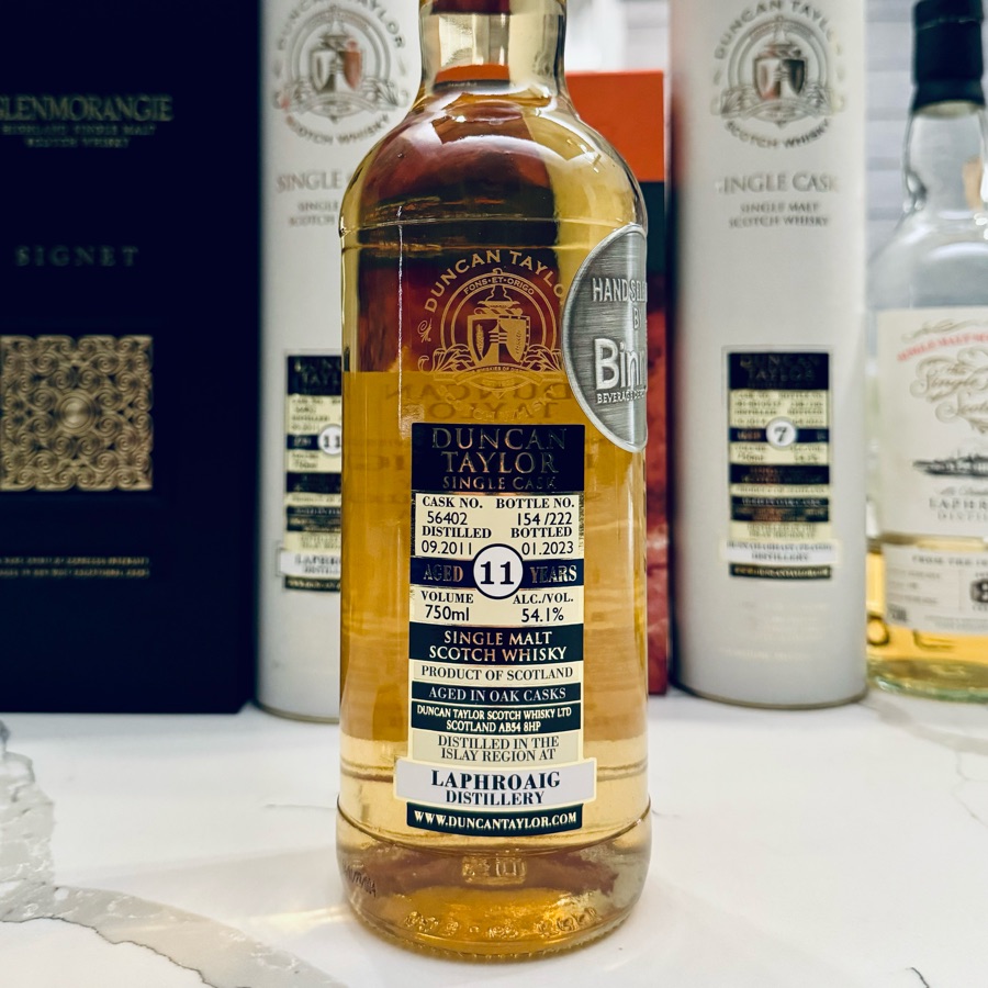 Duncan Taylor Laphroaig 11 year old Single ex Bourbon Cask Binny's Handpicked 2011