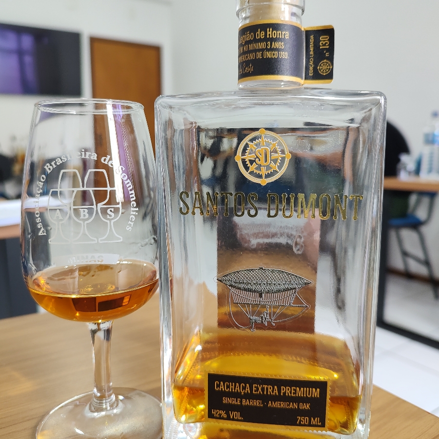 CACHAÇA SANTOS DUMONT EDIÇÃO LEGIÃO DE HONRA EXTRA PREMIUM SINGLE BARREL AMERICAN OAK