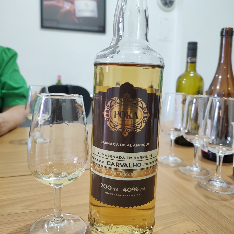 CACHAÇA POKA ARMAZENADA EM CARVALHO