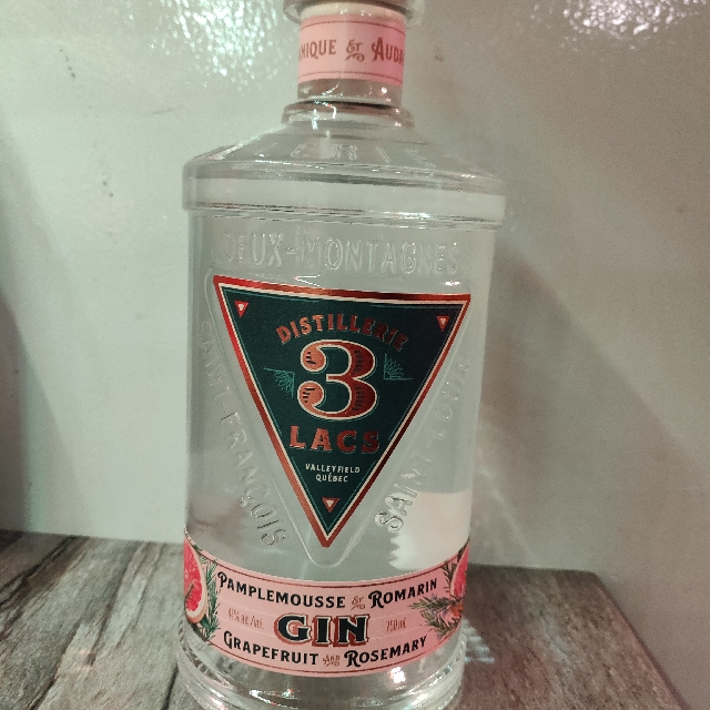 3 Lacs Grapefruit and Rosemary Gin