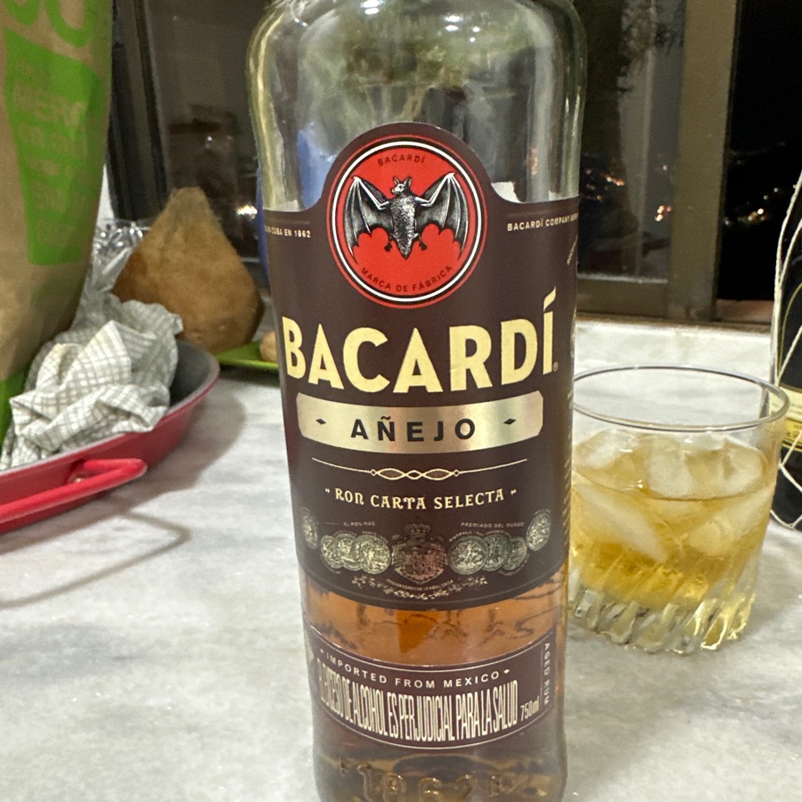 Bacardi añejo