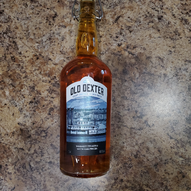 Old Dexter  whiskey finished with oak pieces