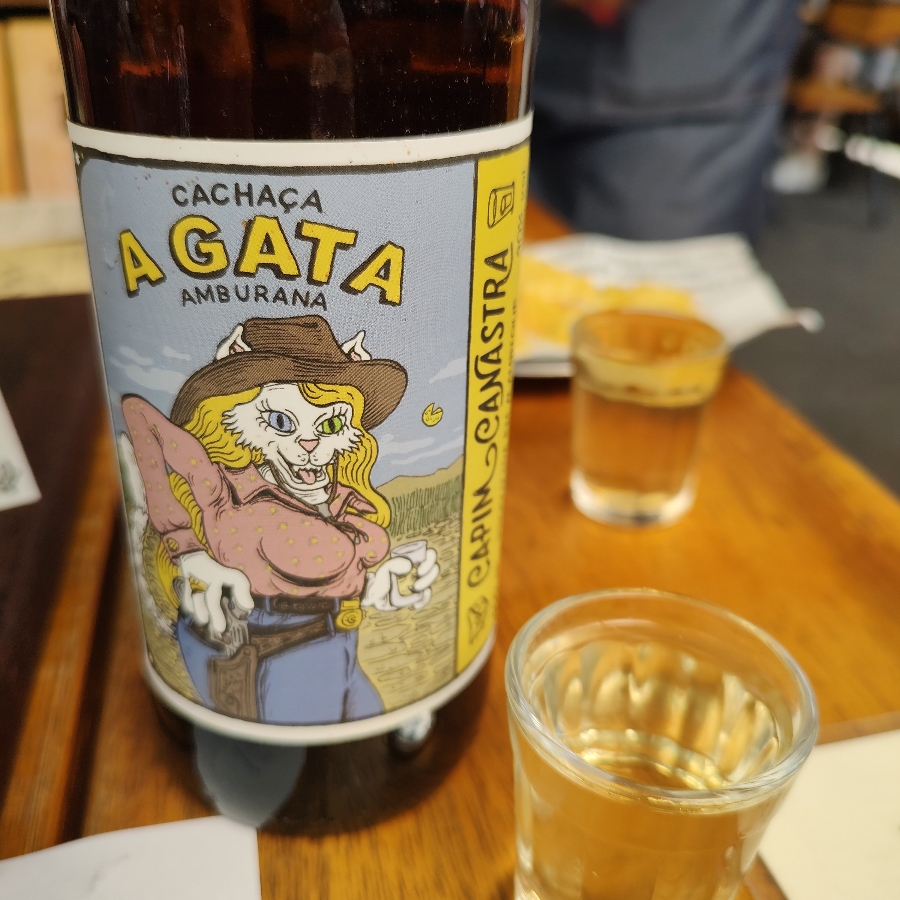 CACHAÇA CAPIM CANASTRA A GATA AMBURANA
