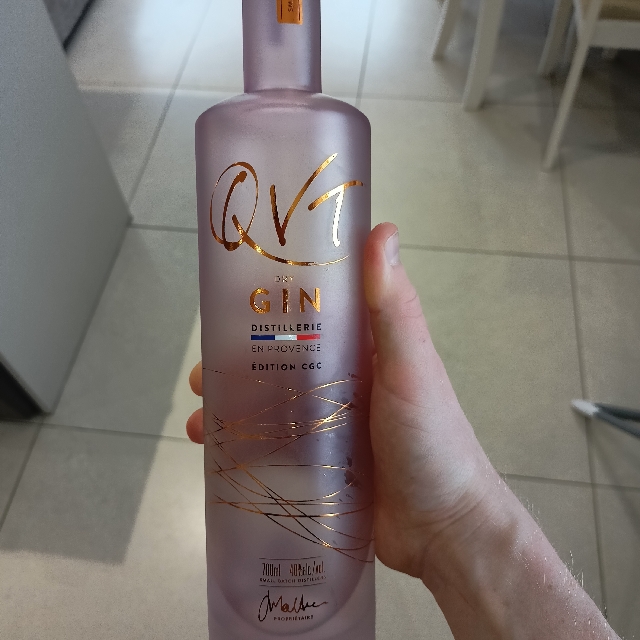 QVT dry gin