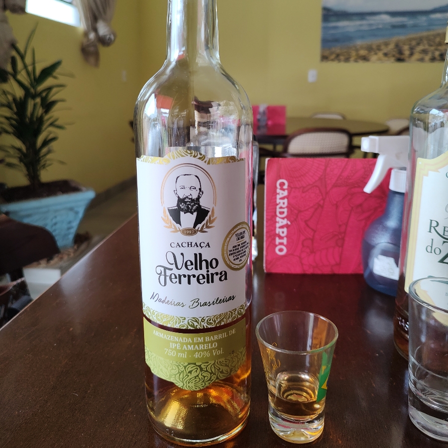 CACHAÇA VELHO FERREIRA IPE AMARELO