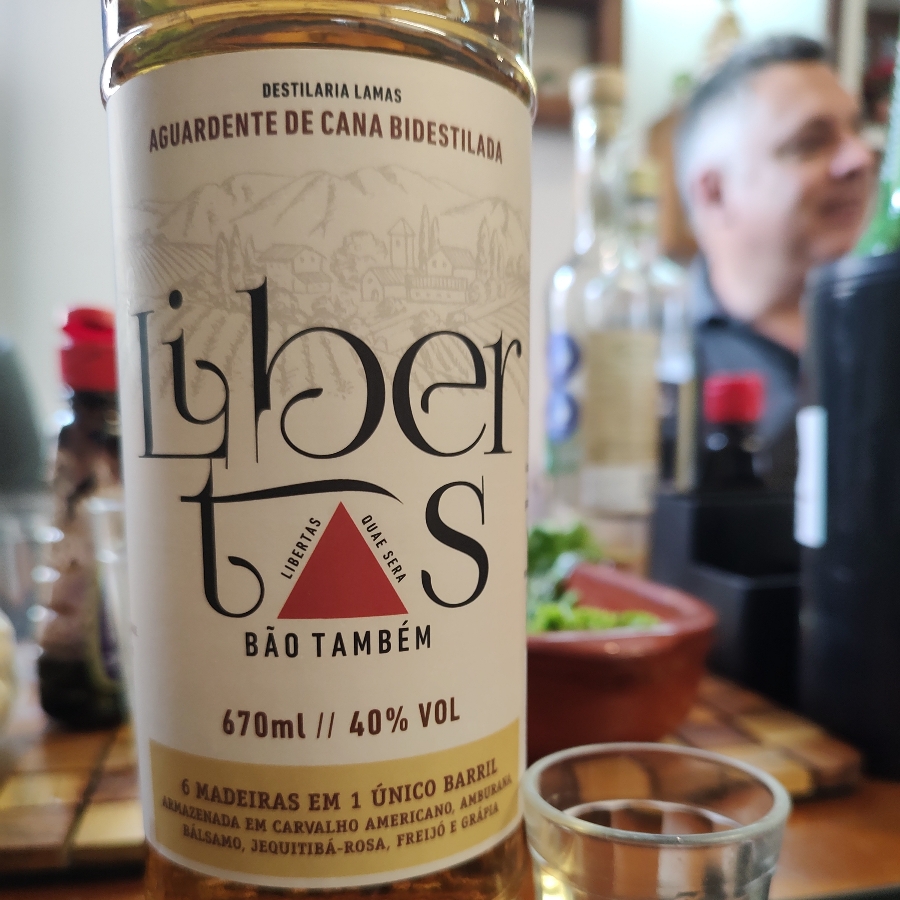 Cachaça Libertas 6 Madeiras