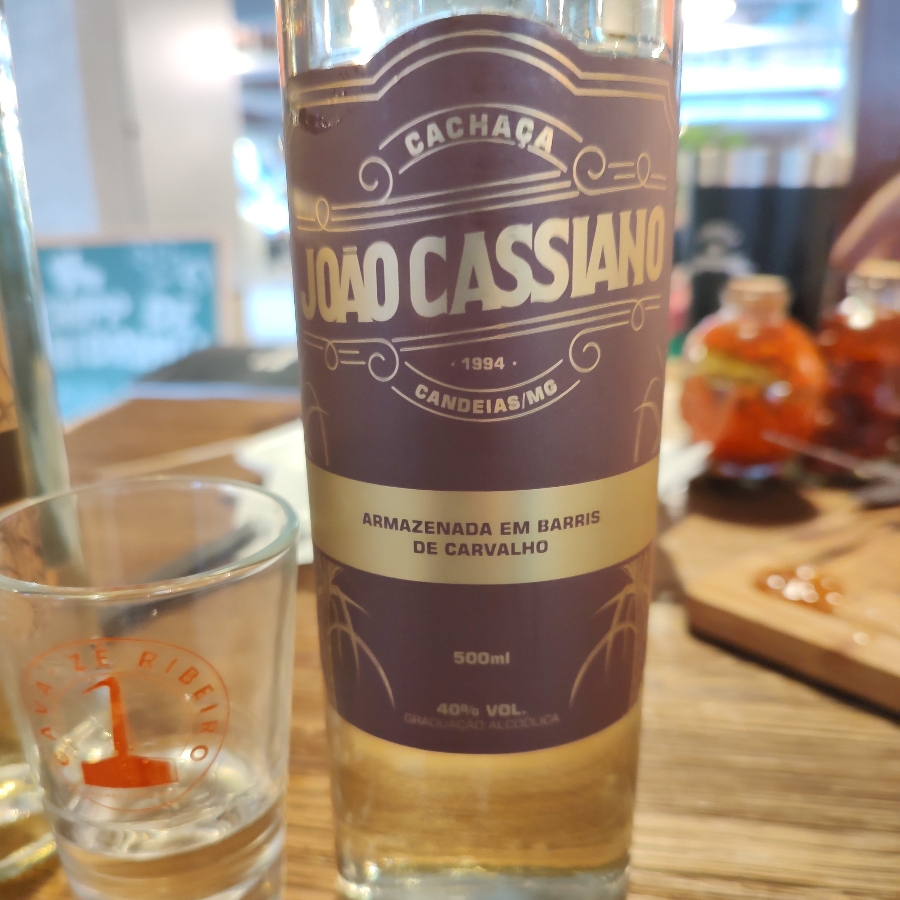 CACHAÇA JOÃO CASSIANO CARVALHO 8 ANOS