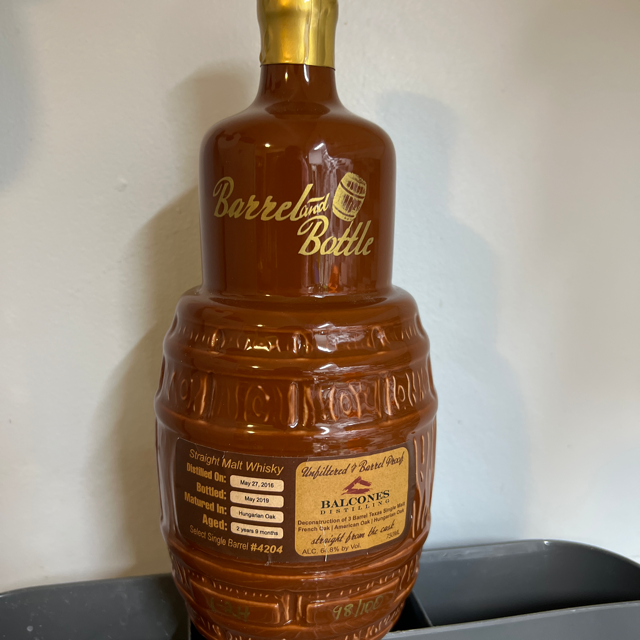 Barrel and bottle balcones deconstruction Hungarian oak