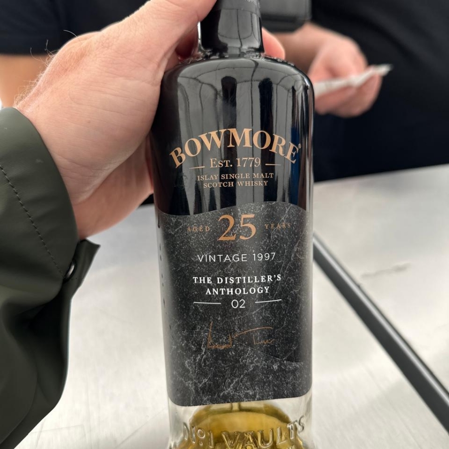 Bowmore 25yo Distiller's Anthology 02
