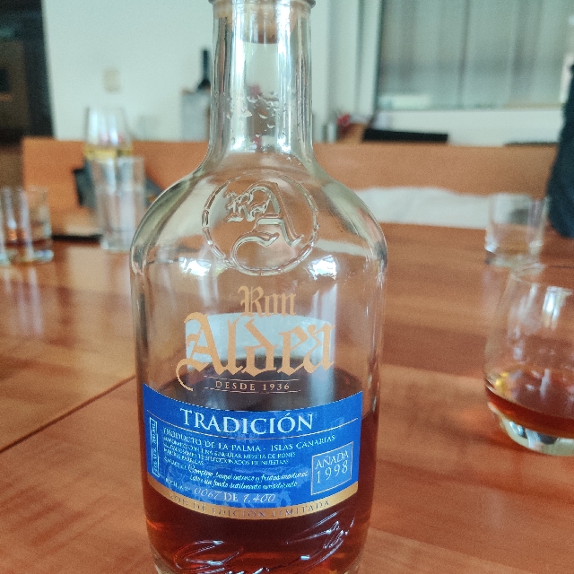 RON Aldea Tradición