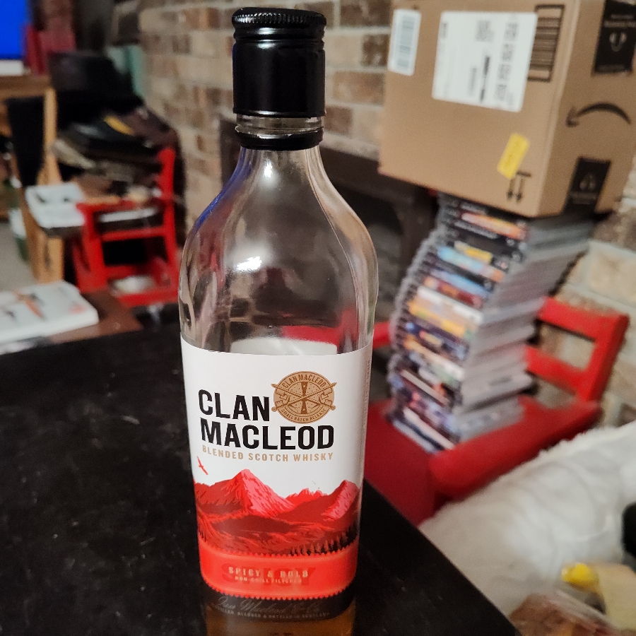 Clan MacLeod Blended Scotch Whisky Spicy & Bold Non-Chill Filtered