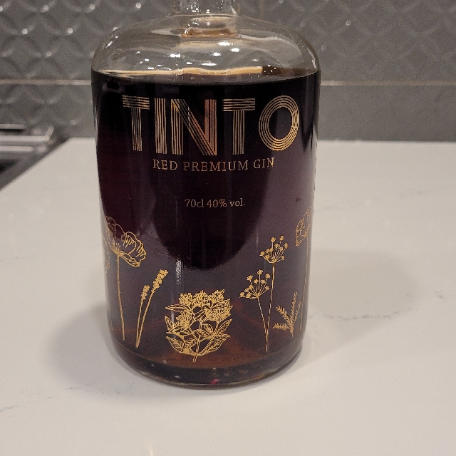 Tinto Red Premium Gin