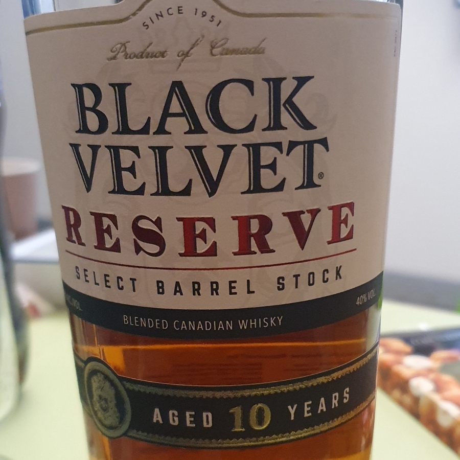 Black velvet reserve 10 yo