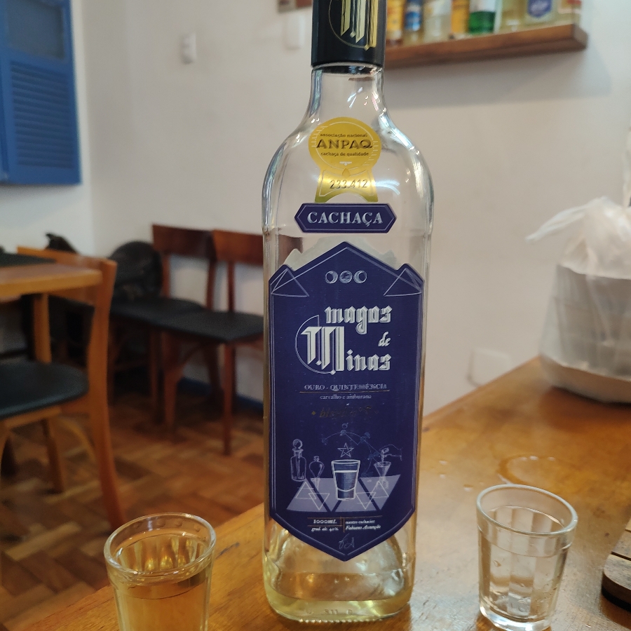 Cachaça Magos de Minas Blend n.° 5 Ouro Quintessência